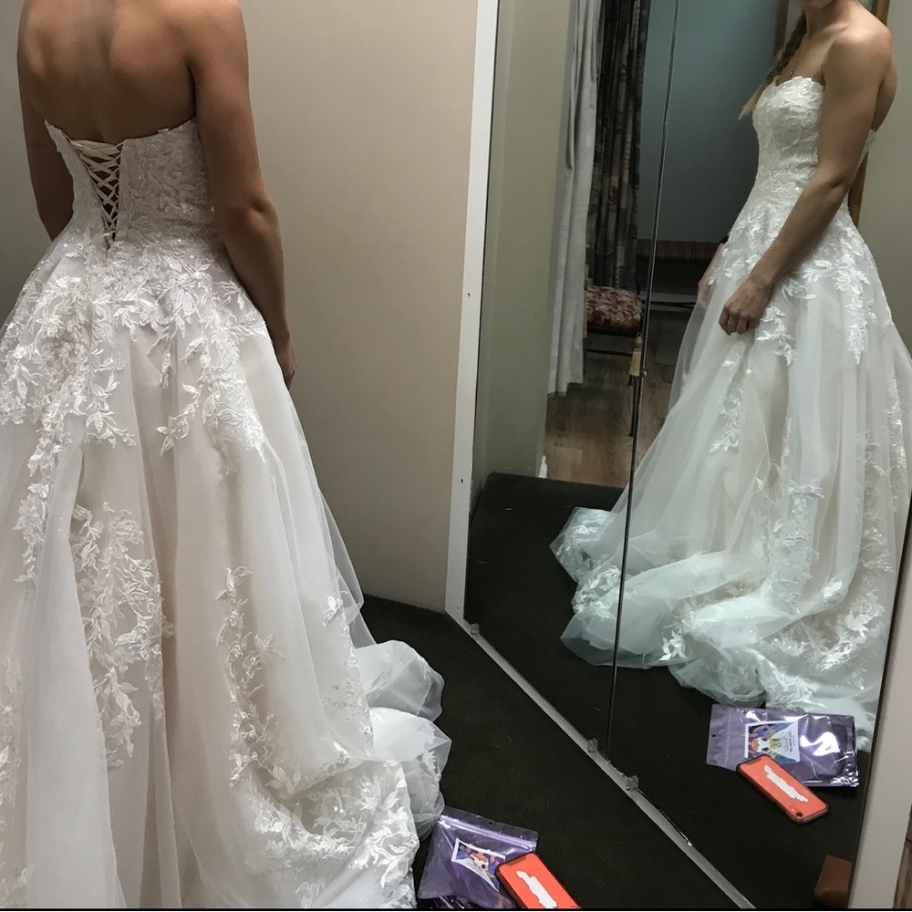 Essence of Australia Wedding Dress BRAND NEW